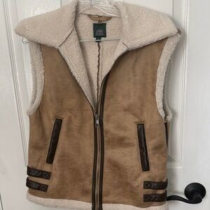 Wild Fable Cream and Tan Sherpa Vest